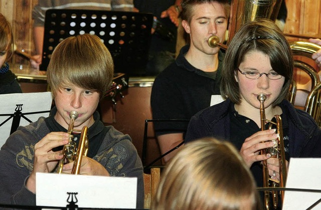 Jungmusiker beim Lindenhock des Musikvereins Mahlberg  | Foto: Dec