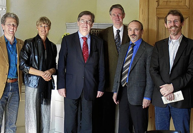 Hoher Besuch: Minister Willi Stchele ...von links)  bei der Fachstelle Sucht.   | Foto: pr