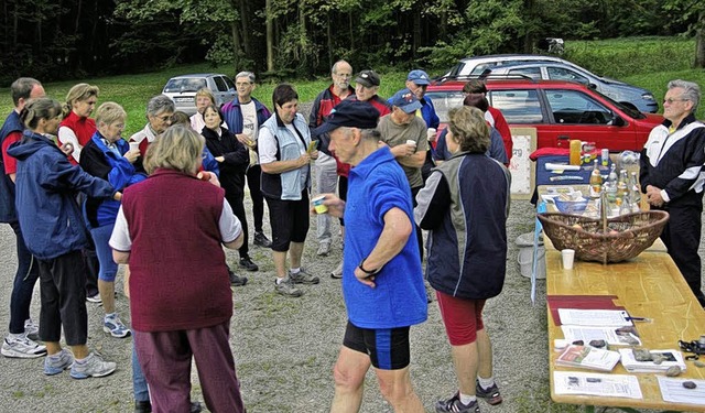 Die Mitglieder des  Lauf-, Walking- un...as 30-jhrige Bestehen des Lauftreffs.  | Foto: Johanna Kaufmann