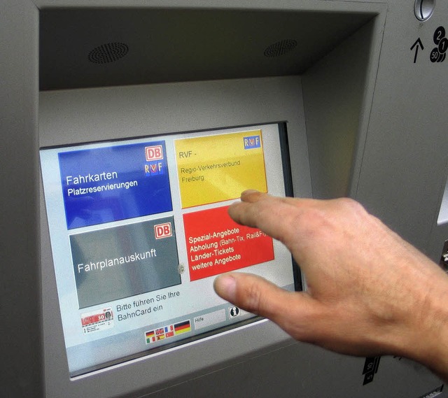 Ein Ticket fr den Verkehrsverbund Sch...tenautomaten in Lffingen vergeblich.   | Foto: Martin Wunderle