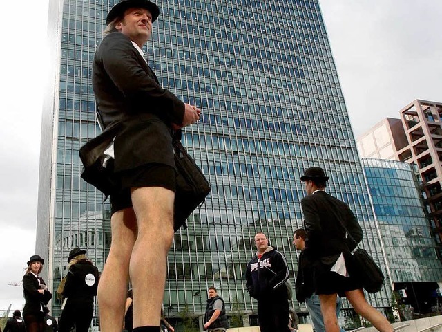 Briten protestieren kurzbehost gegen Steuergeld fr Banken.   | Foto: dpa