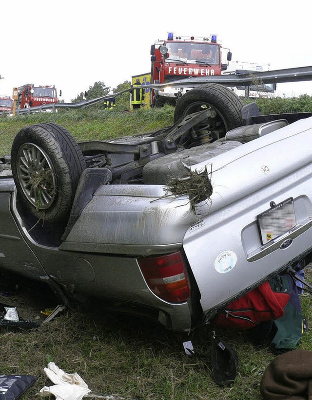 Totalschaden und drei Verletzte gab&#8...rstag auf der Autobahn bei Neuenburg.   | Foto: Mnch