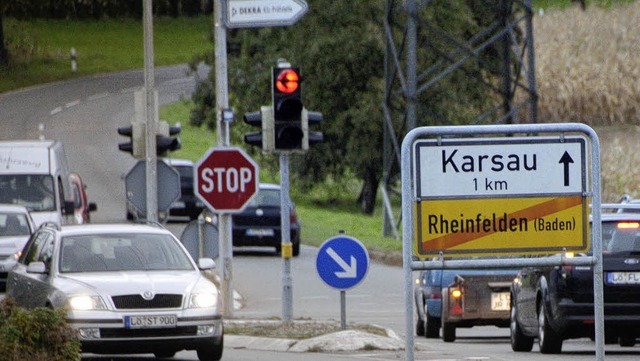 Das Schild  wird bald berflssig: Wen...ie Kreisstrae nach Karsau abgehngt.   | Foto: Ralf Staub