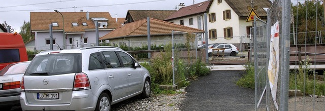 Beim    frheren Gewerbegebiet an der ...keinen direkten Zugang zum Bahnsteig.   | Foto: Langelott