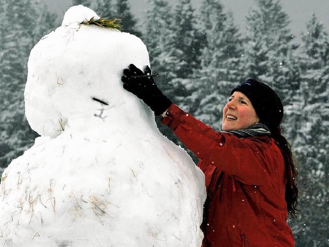 Ganz schn gro: Freude beim ersten Schnee auf dem Feldberg  | Foto: dpa