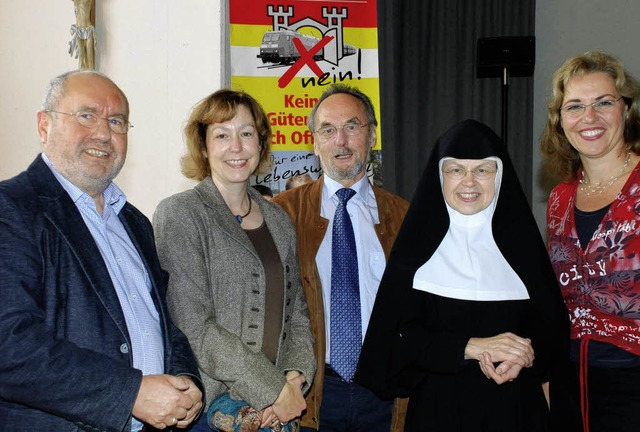 Fest-Freu(n)de (von links): Ulrich Har...hl, Mutter Martina und Elke Groeneveld  | Foto: gertrude siefke