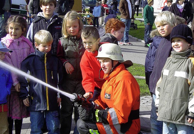 <Bildtext>Am Freitag beim Festbankett ...#8222;Wasser marsch&quot;. </Bildtext>  | Foto: heidrun simoneit