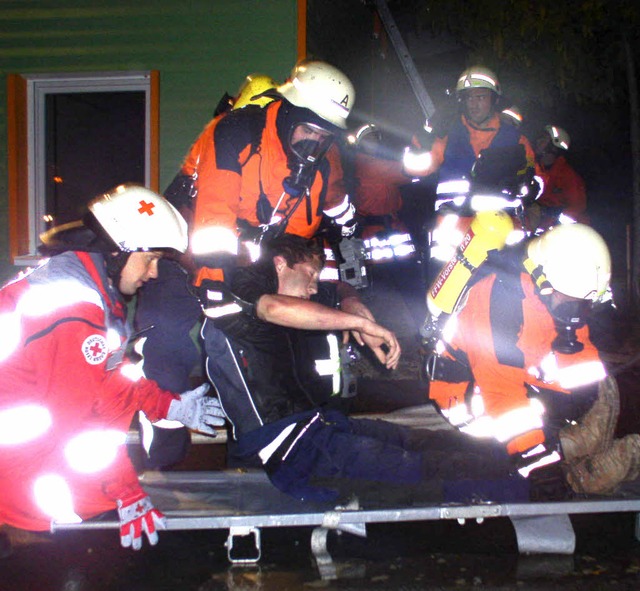 Ein &#8222;Verletzter&#8220; auf der Trage   | Foto: Feuerwehr