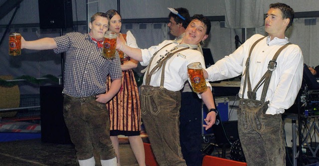 Eine Ma Bier kann ganz schn schwer w...her beim Oktoberfest in Wyhl erlebte.   | Foto: Schweizer