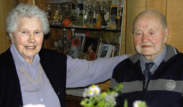 Seit 65 Jahren verheiratet: Hilda und Franz Nutto.  | Foto: Roland Vitt