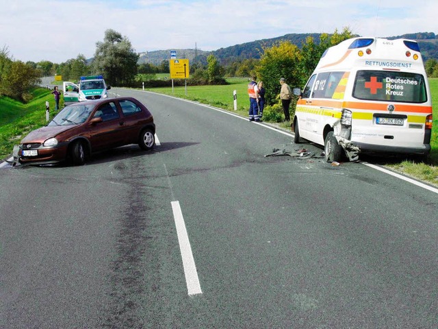 DRK-Fahrzeug hielt und wurde gerammt.   | Foto: BZ