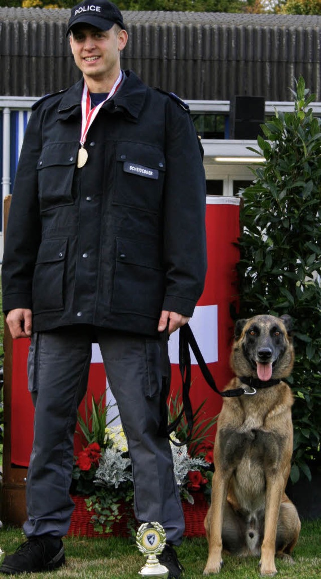 Erfolgreich: Alain Scheidegger mit seinem Hund &#8222;Geri&#8220;   | Foto: BZ