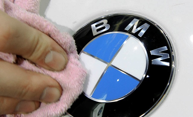 Whrend beim Autosalon in Paris am Ima... weil in den USA die Nachfrage sinkt.   | Foto: dpa