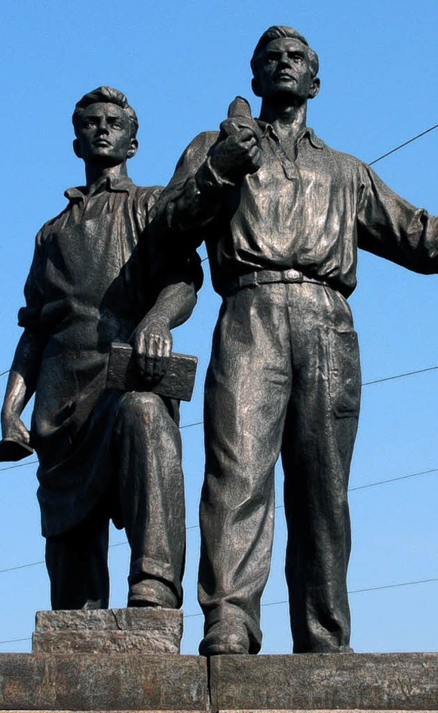 Die bronzenen Arbeiter aus Zeiten des ...n der litauischen Hauptstadt Vilnius.   | Foto: ARTE