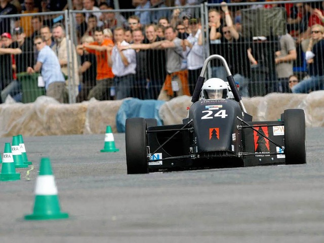 Das Fahrzeug des Black Forest Formula ... Hochschule Offenburg in voller Fahrt. 