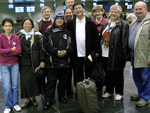 Abschied von guten Freunden: Die Seels...te ihre Gste aus Peru zum Flughafen.   | Foto: privat