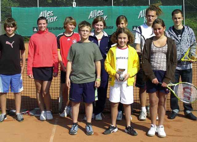 Sieger und Platzierte: (hinten von lin...elmann, Alexander Dierle, Mina Beck.    | Foto: BZ