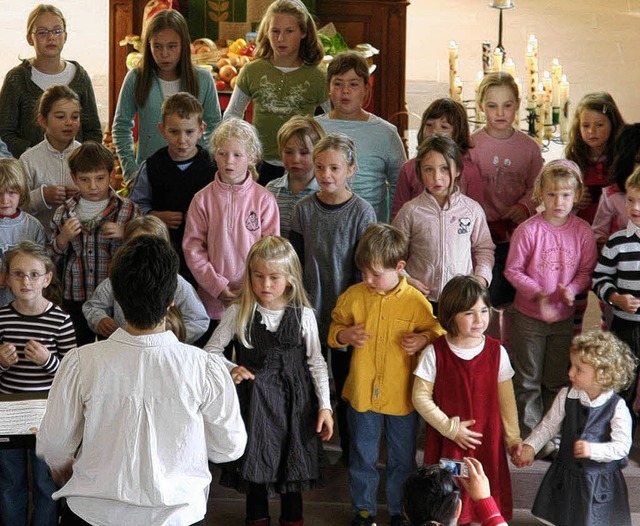 Die Kindergartenkinder waren in der Kirche mit Eifer dabei.   | Foto: dec