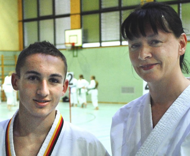 <Bildtext>Trainerin Silvia Apfelbeck f...n Shotokan-Cup in </Bildtext> Mendig.   | Foto: susan bersem