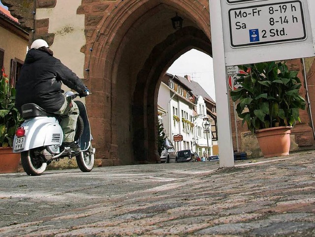 Ab Freitagnachmittag kann der Verkehr ...dinger Hauptstrae durchgehend rollen.  | Foto: Martin Wendel