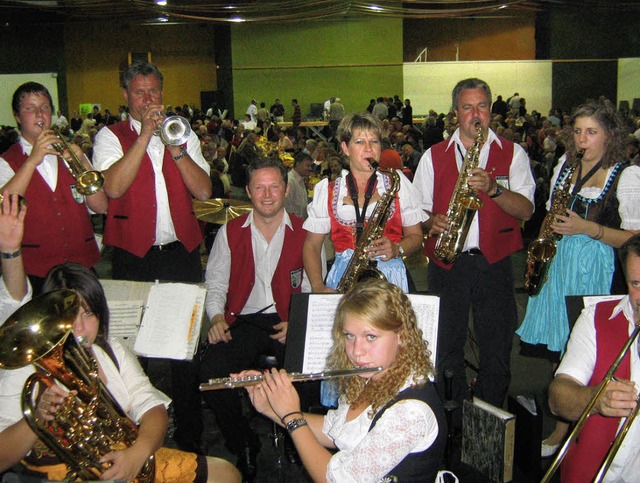 Den Saal zum Kochen brachten die Musik...d Polonaisen  zum Bierfest beitrugen.   | Foto: Anne Freyer