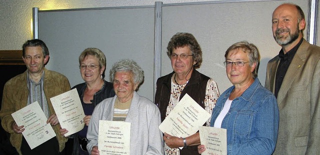 Blumenschmuck-Prmierung in Endingen: ...  mit den anwesenden Ausgezeichneten.   | Foto: Hlter-Hassler