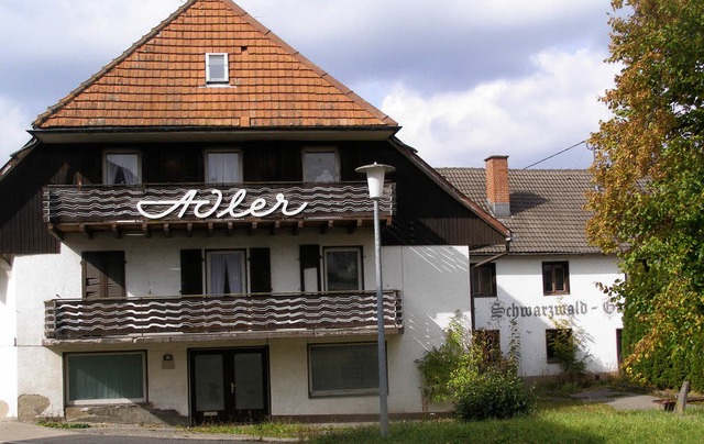 Das ehemalige Gasthaus Adler in Rtenbach soll am Montag versteigert werden.   | Foto: Liane Schilling