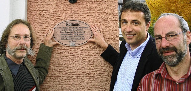 Erstes Schild ziert das Lenzkircher Rathaus  | Foto: manfred-G. Haderer