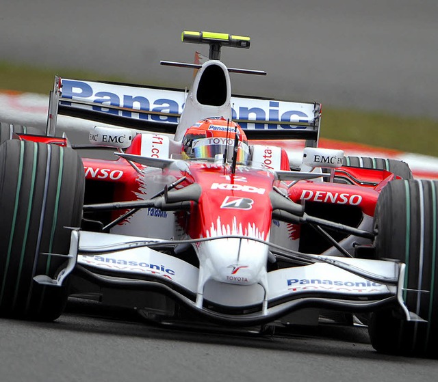 Hat den WM-Rivalen Lewis Hamilton und ...Schau gestohlen: Timo Glock im Toyota   | Foto: AFP