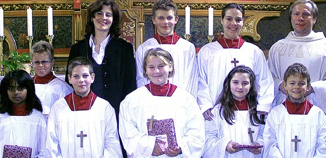 Neue Ministranten konnte die Pfarrei S...Katharina Hinnenberger (hinten links).  | Foto: hansjrg bader