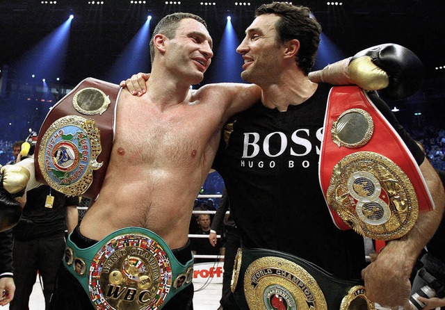 Zwei glckliche Brder mit ihren  vier...itali (links) und Wladimir Klitschko    | Foto: ddp