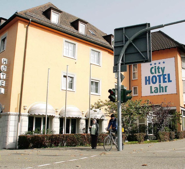 Der Betrieb im ehemaligen Hotel Schulz geht weiter.  | Foto: Heidi Foessel