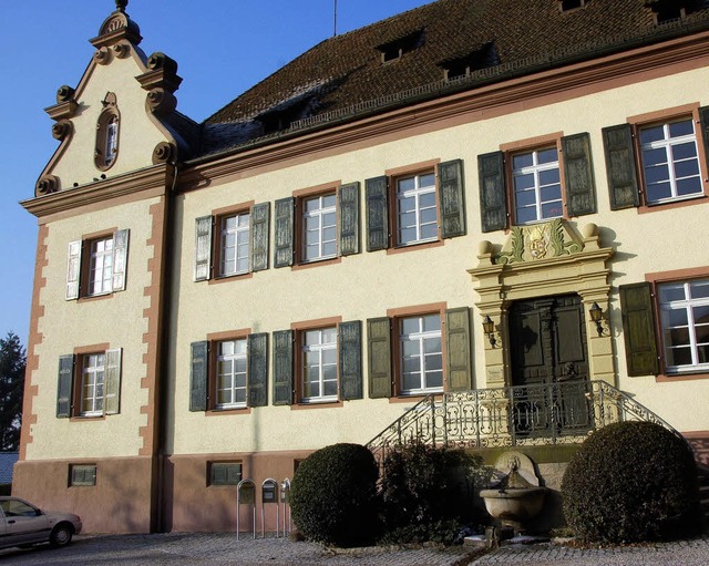 Umgestaltet werden soll der Platz vor dem Schloss.   | Foto: Bury