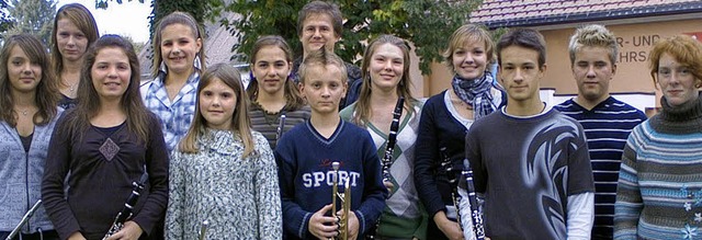 Diese Nachwuchsmusikerder Stadtmusik ...ter Joachim Pflging ber den Erfolg.  | Foto: hansjrg bader