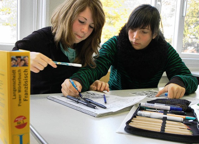 Katharina Richert und Aude Breton verg...Alltag in Deutschland und Frankreich.   | Foto: Kathrin Blum