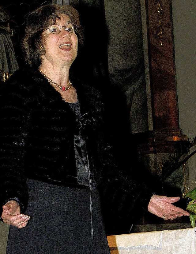 Linde Weiland bei ihrem Auftritt in der Katholischen Kirche in Ringsheim.   | Foto: Stefan Merkle