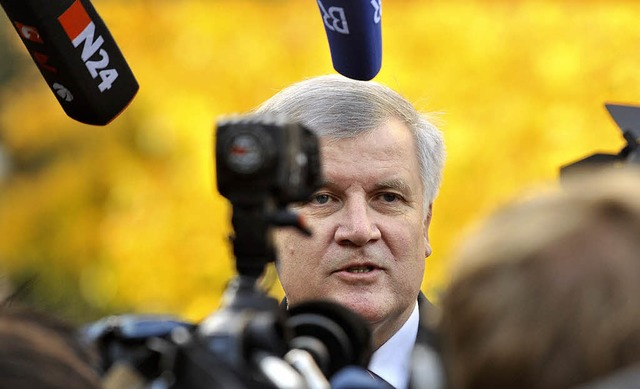 Horst Seehofer gibt Auskunft ber die ...nten Koalitionsgesprche mit der FDP.   | Foto: DPA