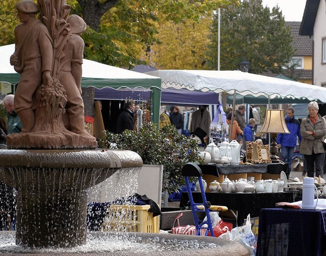 Der Flohmarkt bei der Kilwi  in Rust  ...ei den Besuchern immer sehr beliebt.    | Foto: ARCHIVFOTO: Bernhard REIN