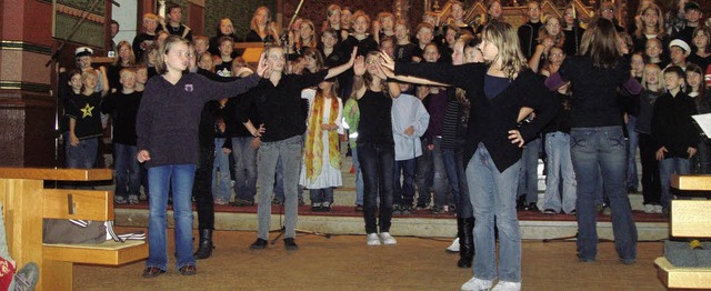 115 Kinder der Chre aus Erzingen, Her... beim Musical &#8222;Jona&#8220; mit.   | Foto: BZ