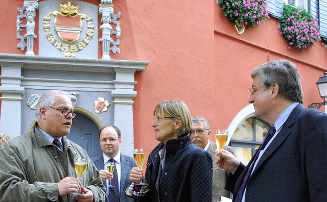 <Bildtext>Ein Glschen auf die schnen...ierte Burkheimer Rathaus.</Bildtext>    | Foto: Benjamin Bohn