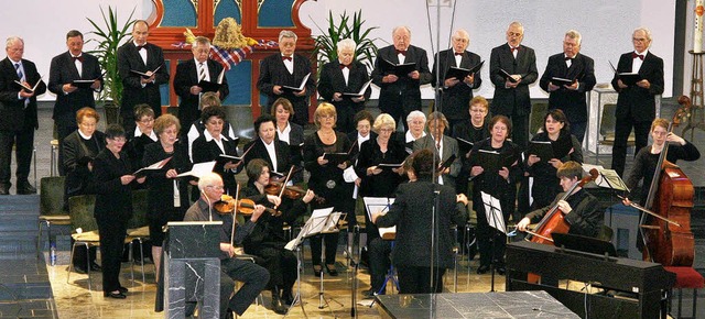 Der Katholische Kirchenchor St. Mauritius bei seinem Benefizkonzert    | Foto: Sandra Decoux-kone