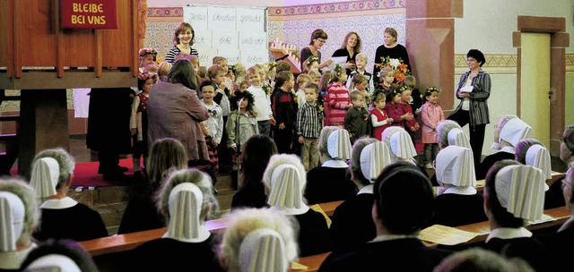 In der voll besetzten Dorfkirche in No...ierten die Diakonissen mit Besuchern.   | Foto: wolfgang knstle