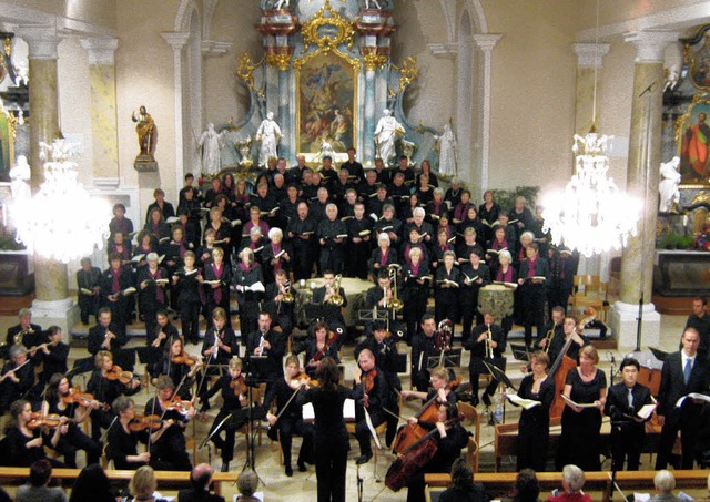 &#8222;Die Schpfung&#8220; &#8211; da...Orchester und Solisten in  St. Alban.   | Foto: Anne Freyer