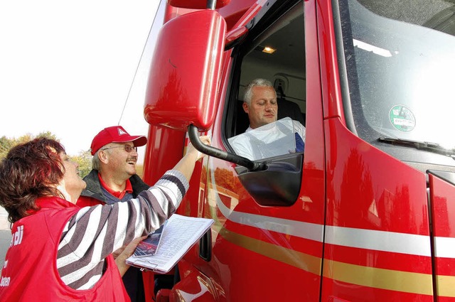 Verdi sammelte Unterschriften bei Lastwagenfahrern.   | Foto: Herbert Frey