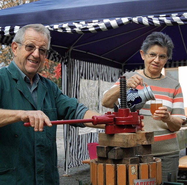 Konrad und Hannelore Franz ziehen selb...rk des Trottens ohne heutige Technik.   | Foto: renate tebbel