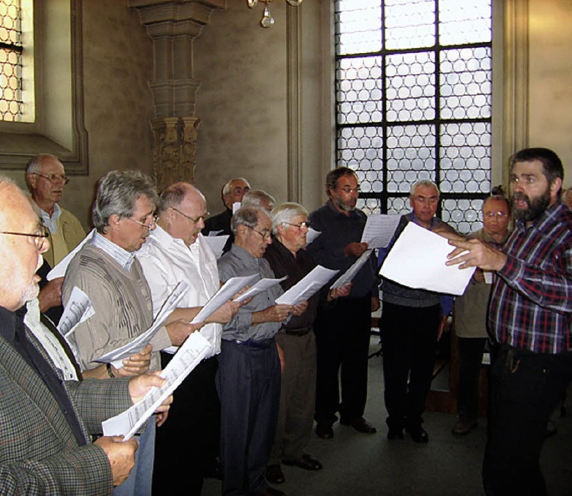 &#8230;  und die Elztler Sngerfreund...der Stadtkapelle in der Lange Strae.   | Foto: Wolfgang Meyer