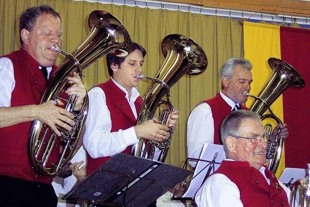 Blasmusik ohne Ende gab es in der Albtalhalle