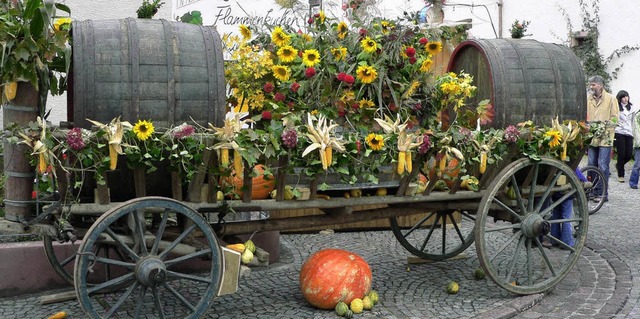 Festwagen mit Weinfssern, aus denen d...bacher Wein bei der Kilwi 2007 floss.   | Foto: Jrgen Bader