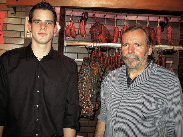 Jan Schemmer (links) legte  mit groem...h ber den Erfolg seines Schtzlings.   | Foto: Andreas Bhm