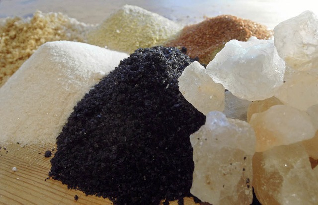 Eine Prise Kohle macht weies Salz schwarz.   | Foto: afp
